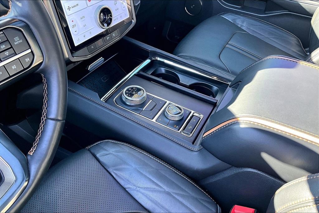 Certified 2024 Ford Expedition Platinum image 17