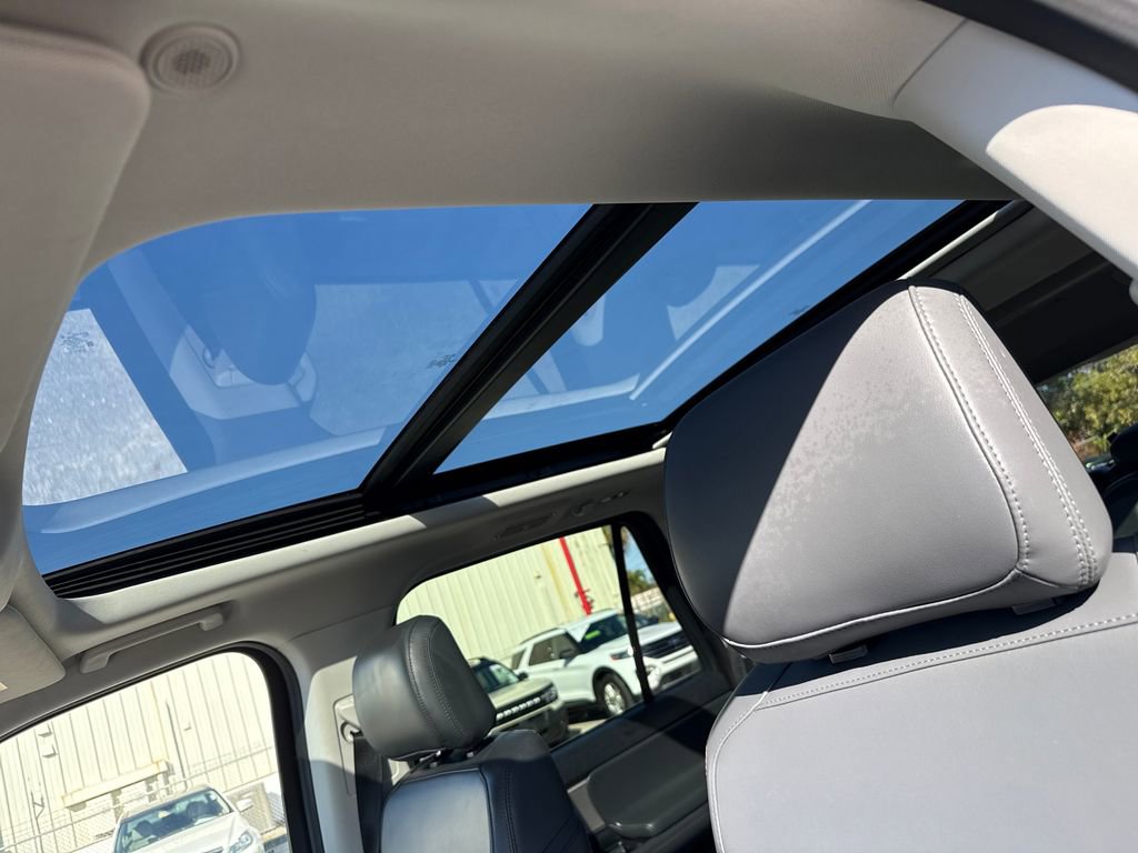 Certified 2025 Ford Expedition Active image 9