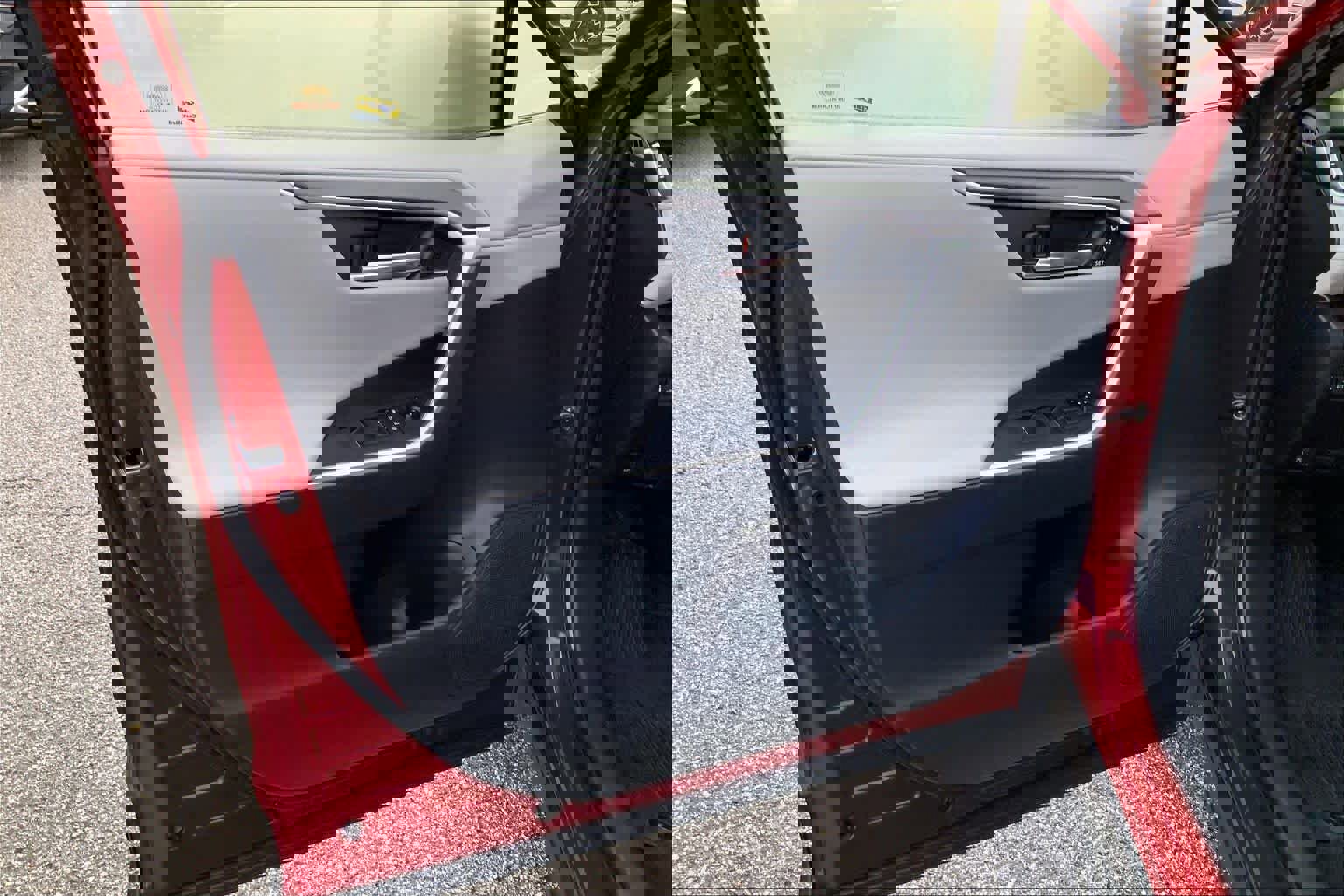 Used 2022 Toyota RAV4 Limited image 22