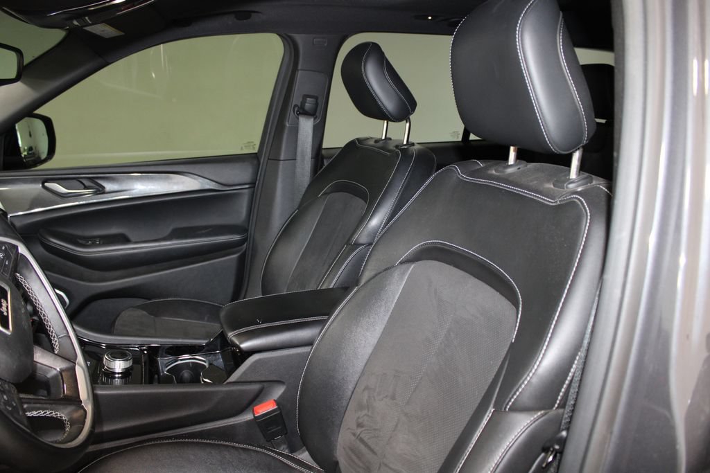 Used 2022 Jeep Grand Cherokee Altitude RWD image 15