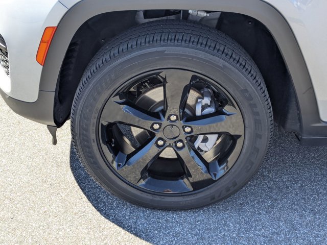 Used 2023 Jeep Grand Cherokee Altitude image 11