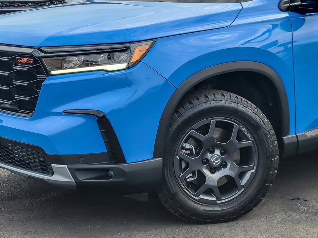 Used 2025 Honda Pilot TrailSport image 4
