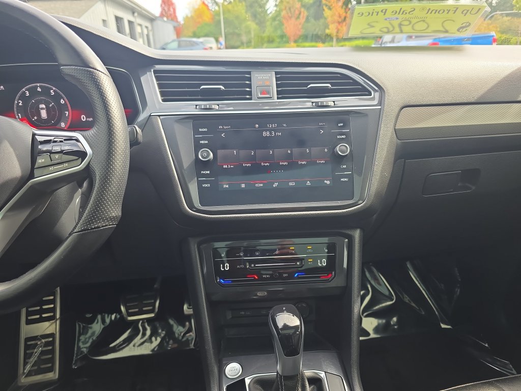 Used 2022 Volkswagen Tiguan SE R-Line AWD/4WD image 24