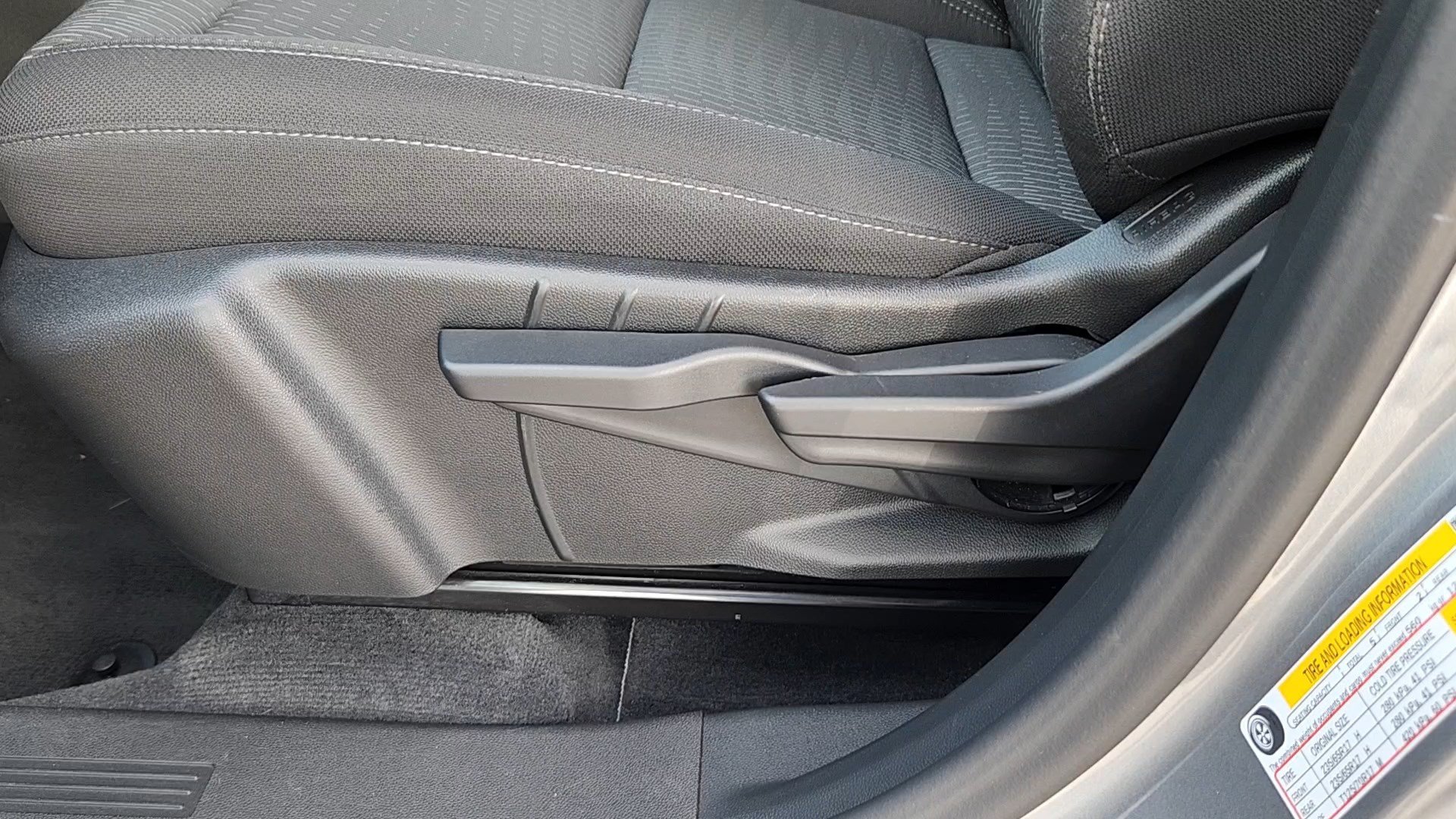 Used 2026 Chevrolet Equinox LT AWD/4WD image 9