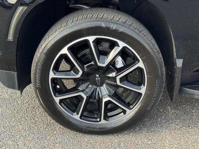 Used 2026 Chevrolet Suburban RST w/ Comfort Package RWD image 11