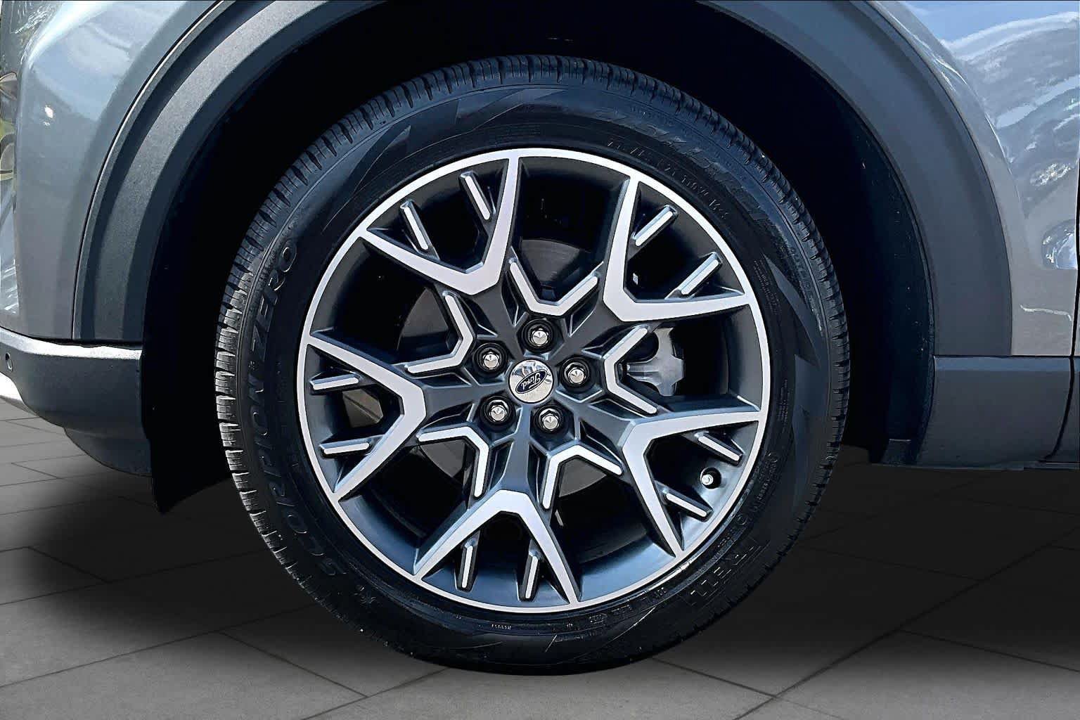 Certified 2025 Ford Explorer Platinum w/ Ultimate Package RWD image 11