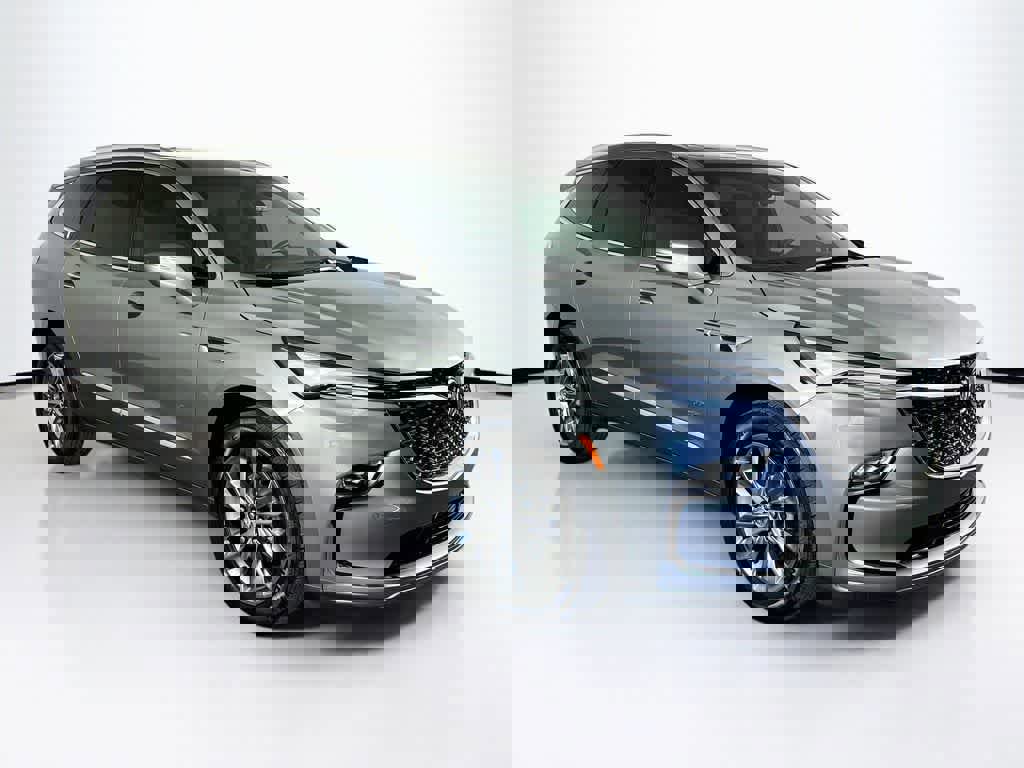 Used 2023 Buick Enclave Avenir w/ Avenir Technology Package AWD/4WD image 7