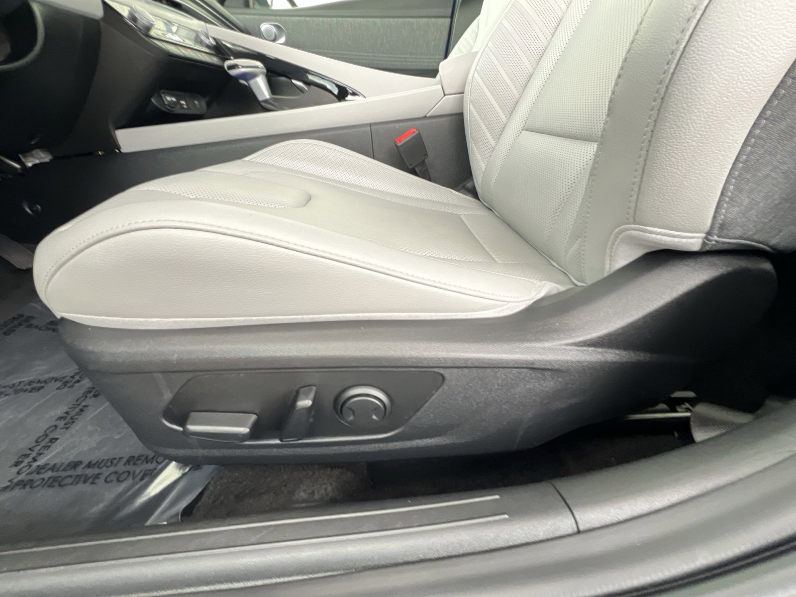 Used 2025 Hyundai Elantra Limited image 14