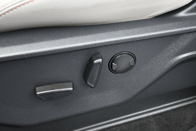 Certified 2025 Ford Expedition Active AWD/4WD image 12