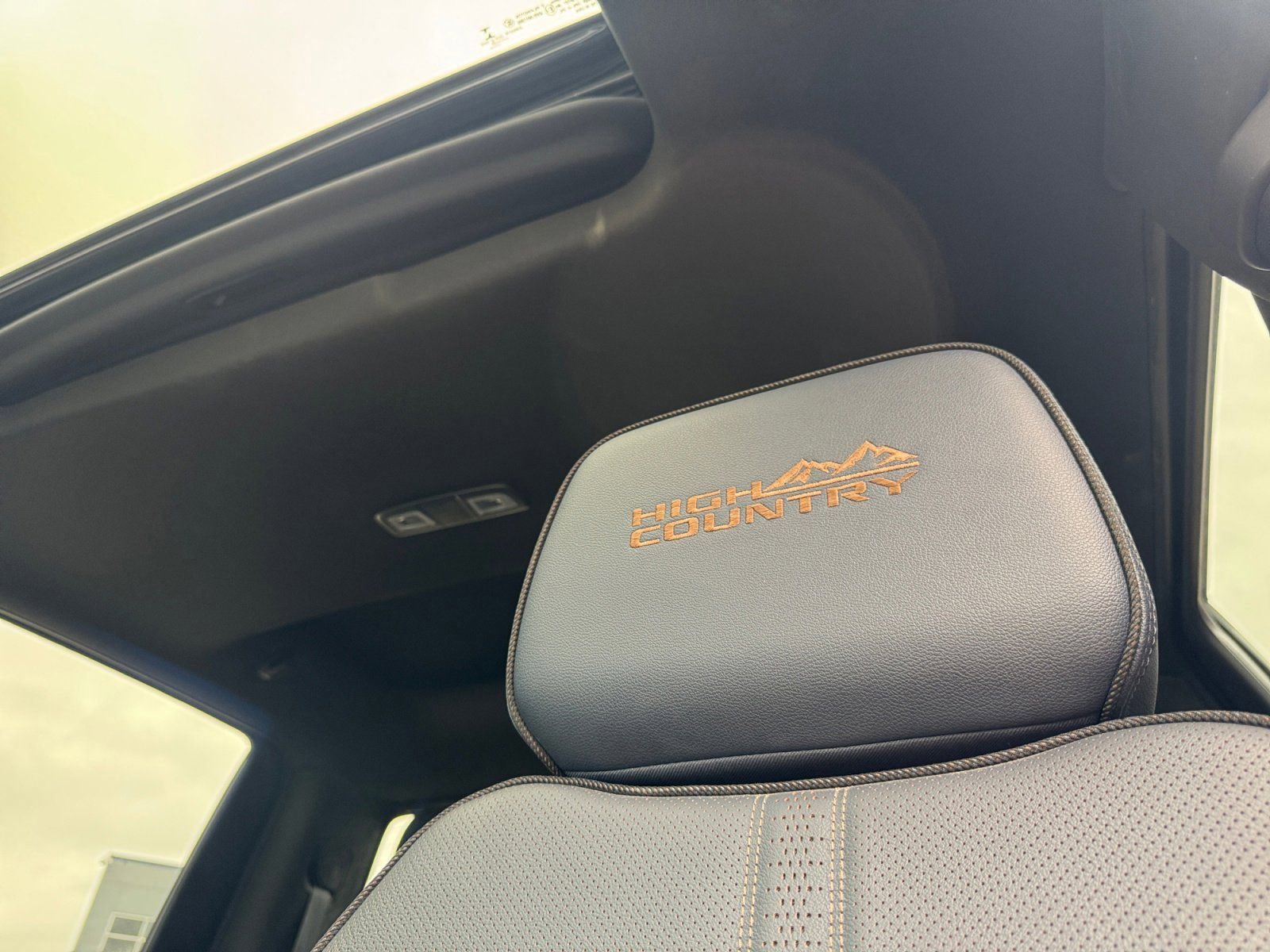 Used 2022 Chevrolet Silverado 1500 High Country w/ High Country Premium Package image 28