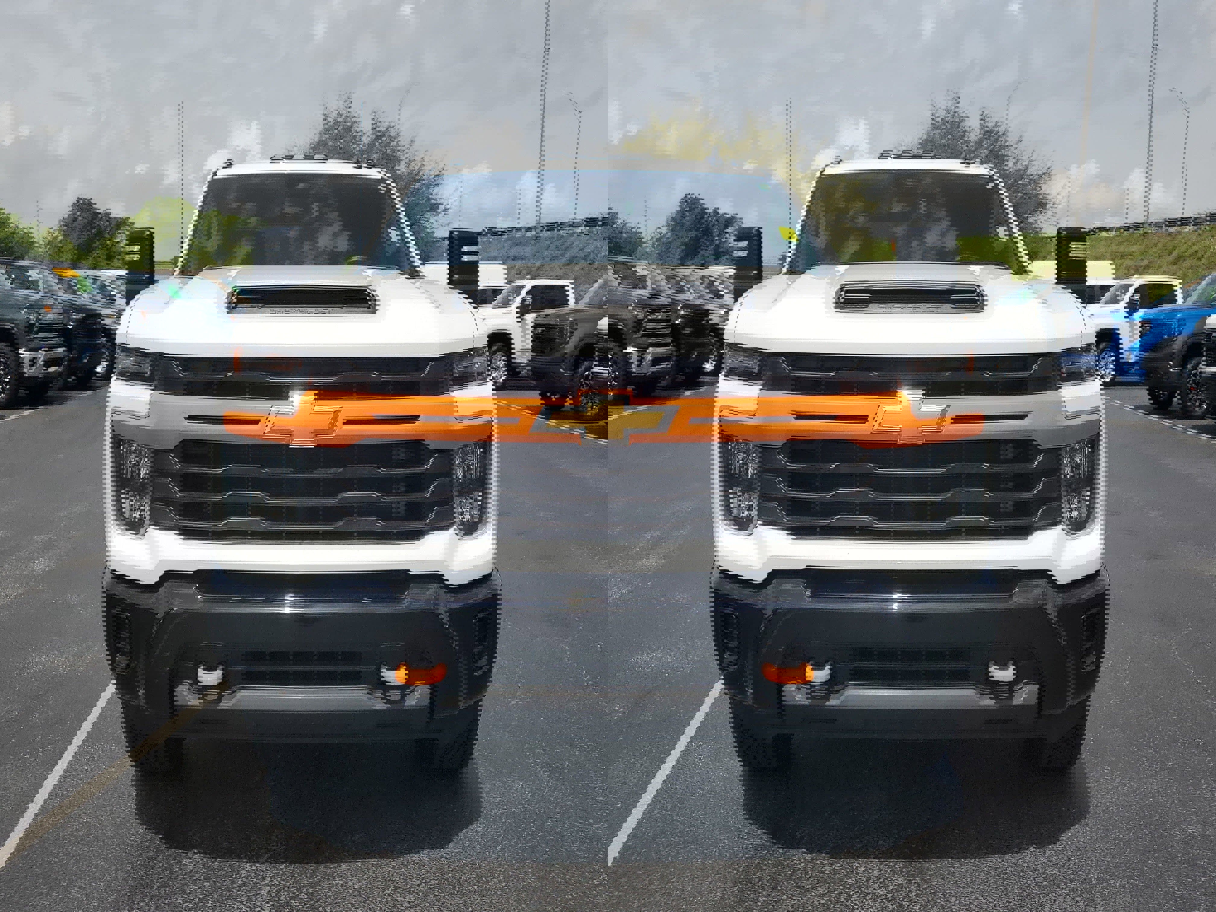 Used 2024 Chevrolet Silverado 2500 Custom w/ Custom Value Package image 5