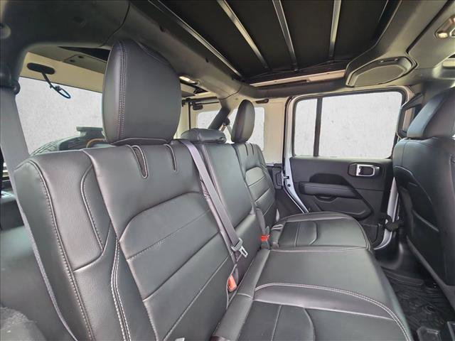 Used 2023 Jeep Wrangler Unlimited Sahara w/ Cold Weather Group AWD/4WD image 17