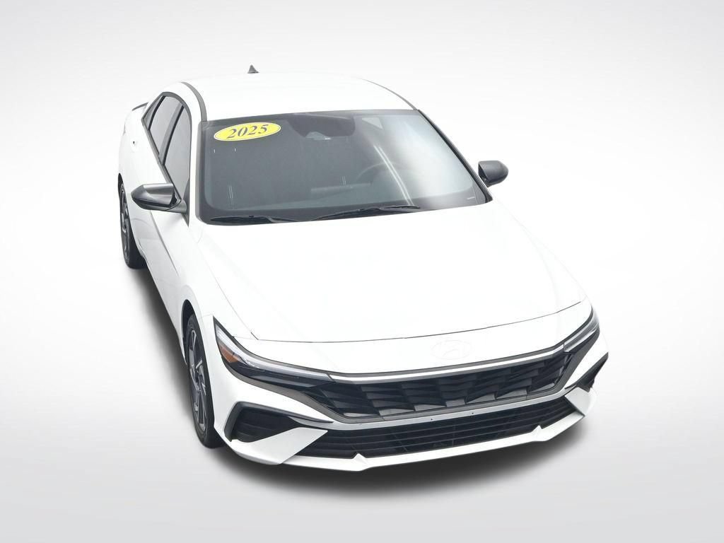 Used 2025 Hyundai Elantra SEL FWD image 32
