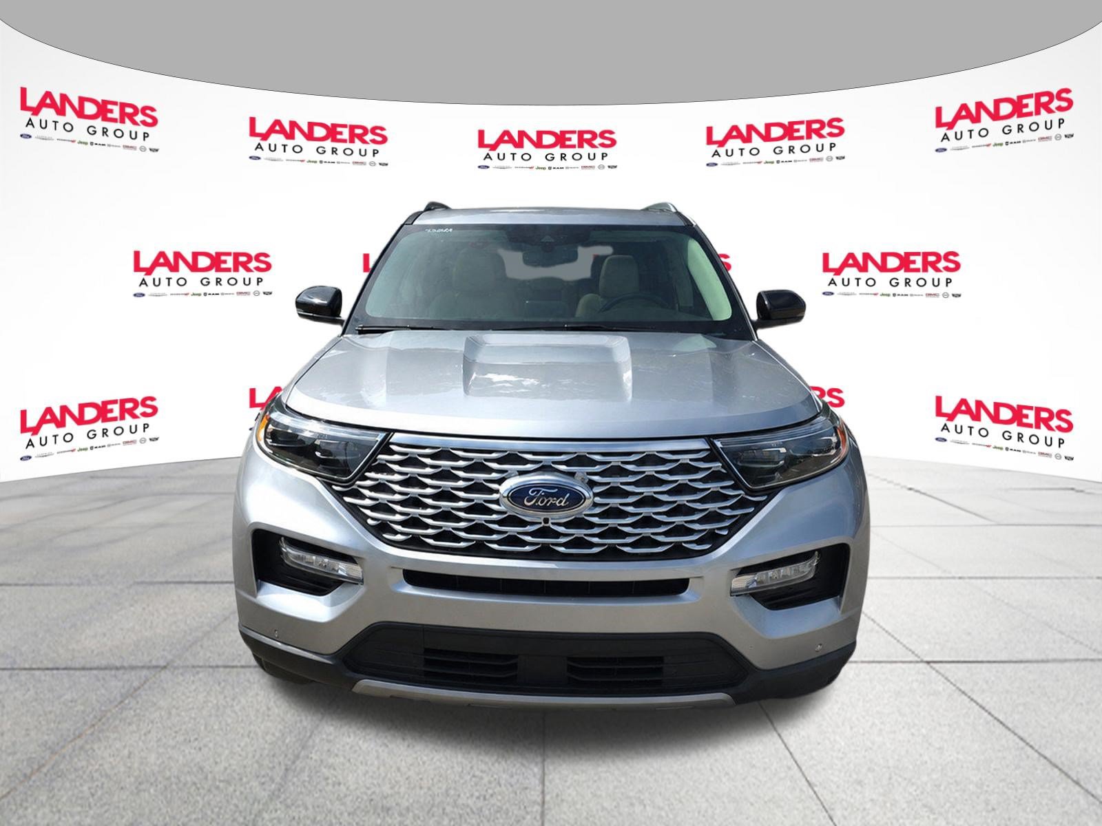 Certified 2022 Ford Explorer Platinum w/ Equipment Group 601A AWD/4WD image 2