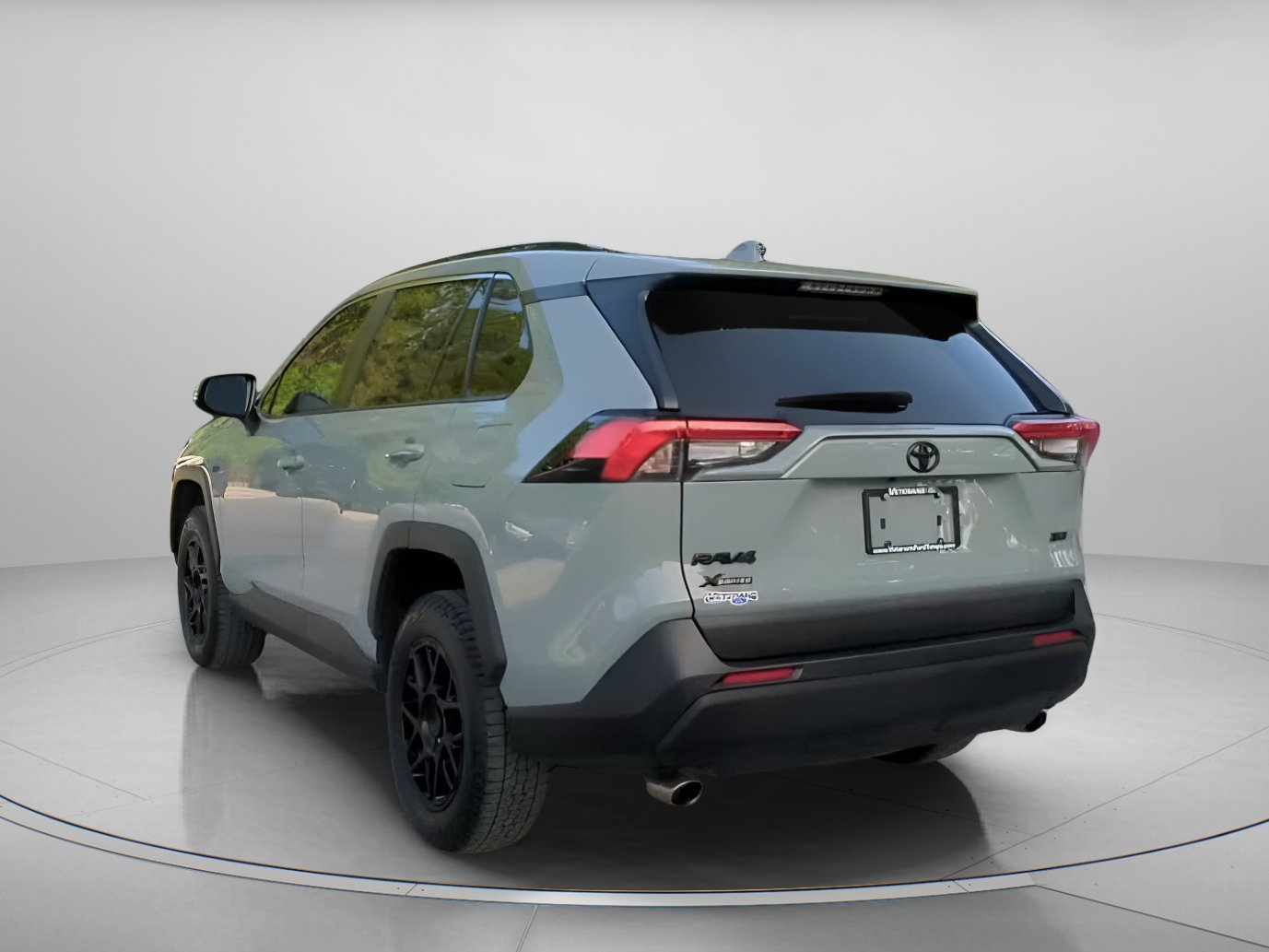 Used 2022 Toyota RAV4 XLE w/ Convenience Package FWD image 21