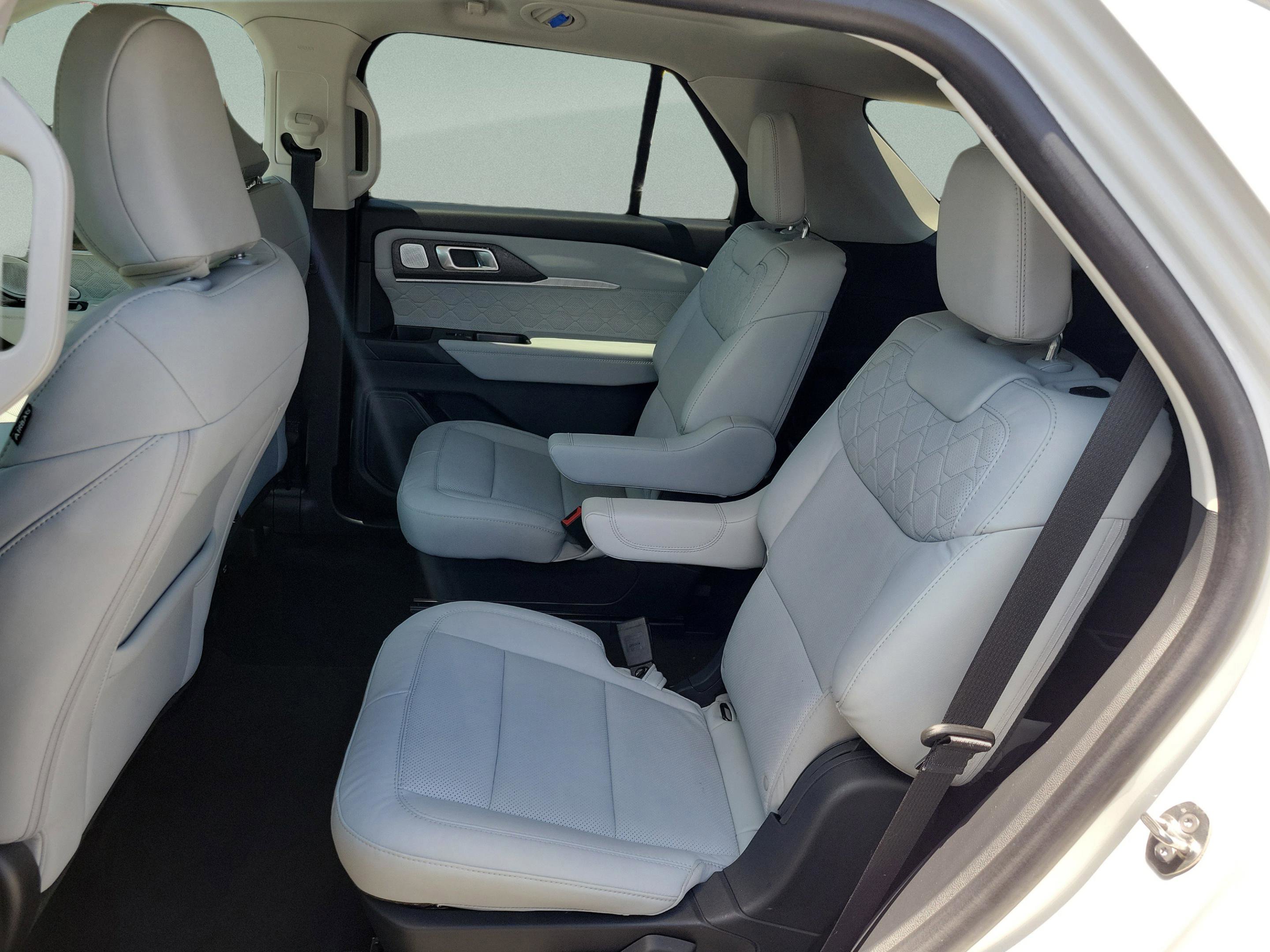 Certified 2025 Ford Explorer Platinum w/ Ultimate Package AWD/4WD image 24