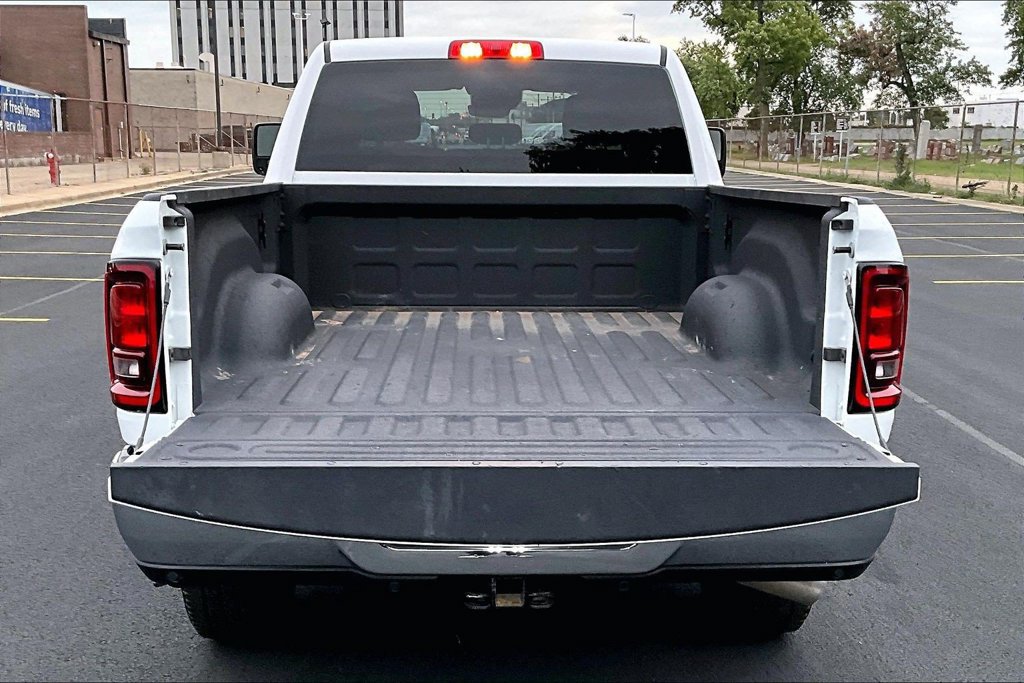 Used 2025 RAM 2500 Big Horn AWD/4WD image 32