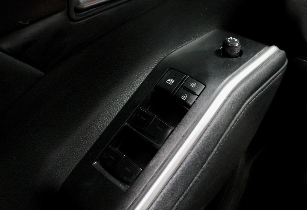 Used 2023 Toyota Highlander AWD image 25