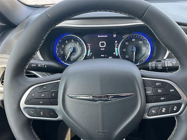 Used 2025 Chrysler Pacifica Select FWD image 19