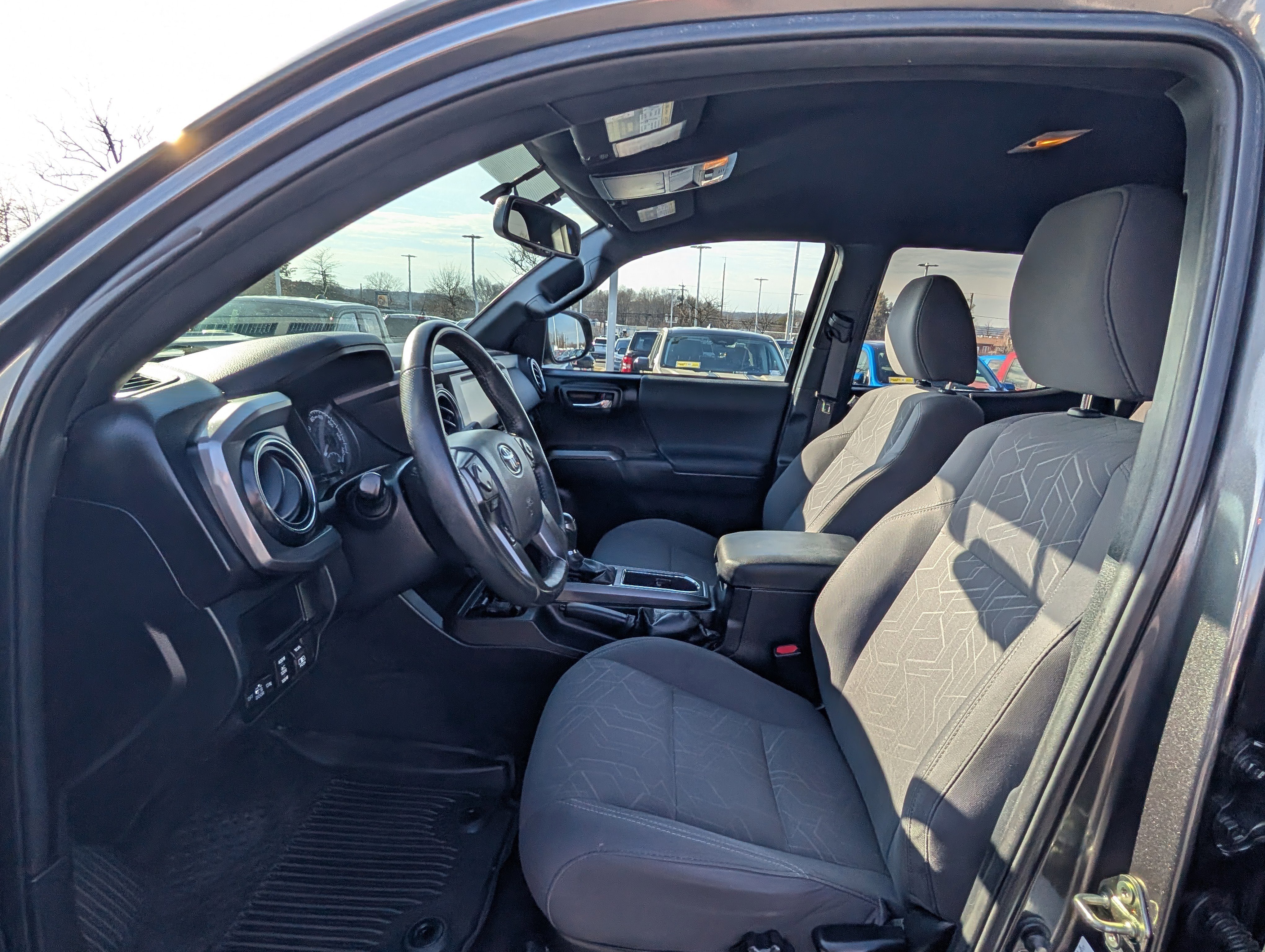 Used 2017 Toyota Tacoma TRD Sport w/ Tow Package image 14