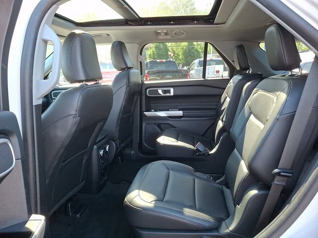 Certified 2022 Ford Explorer XLT w/ Equipment Group 202A AWD/4WD image 14