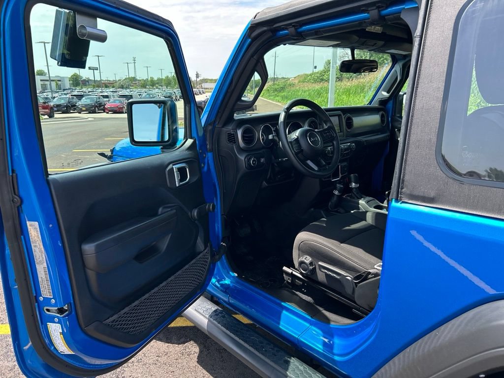 Used 2023 Jeep Wrangler Sport AWD/4WD image 9
