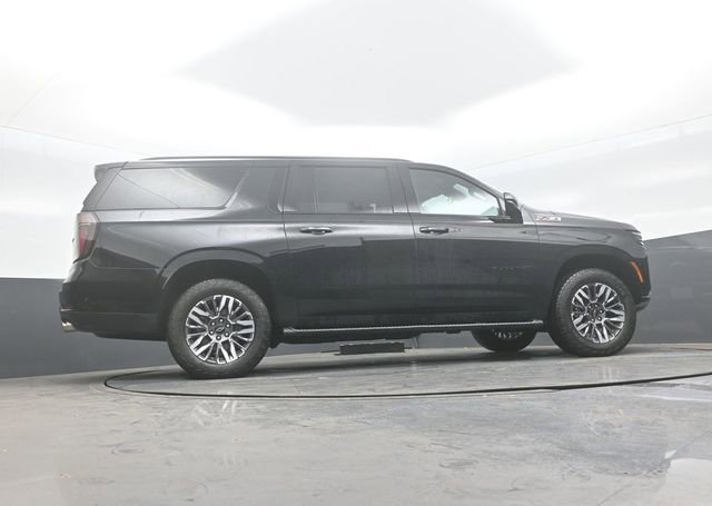 Used 2025 Chevrolet Suburban Z71 AWD/4WD image 23