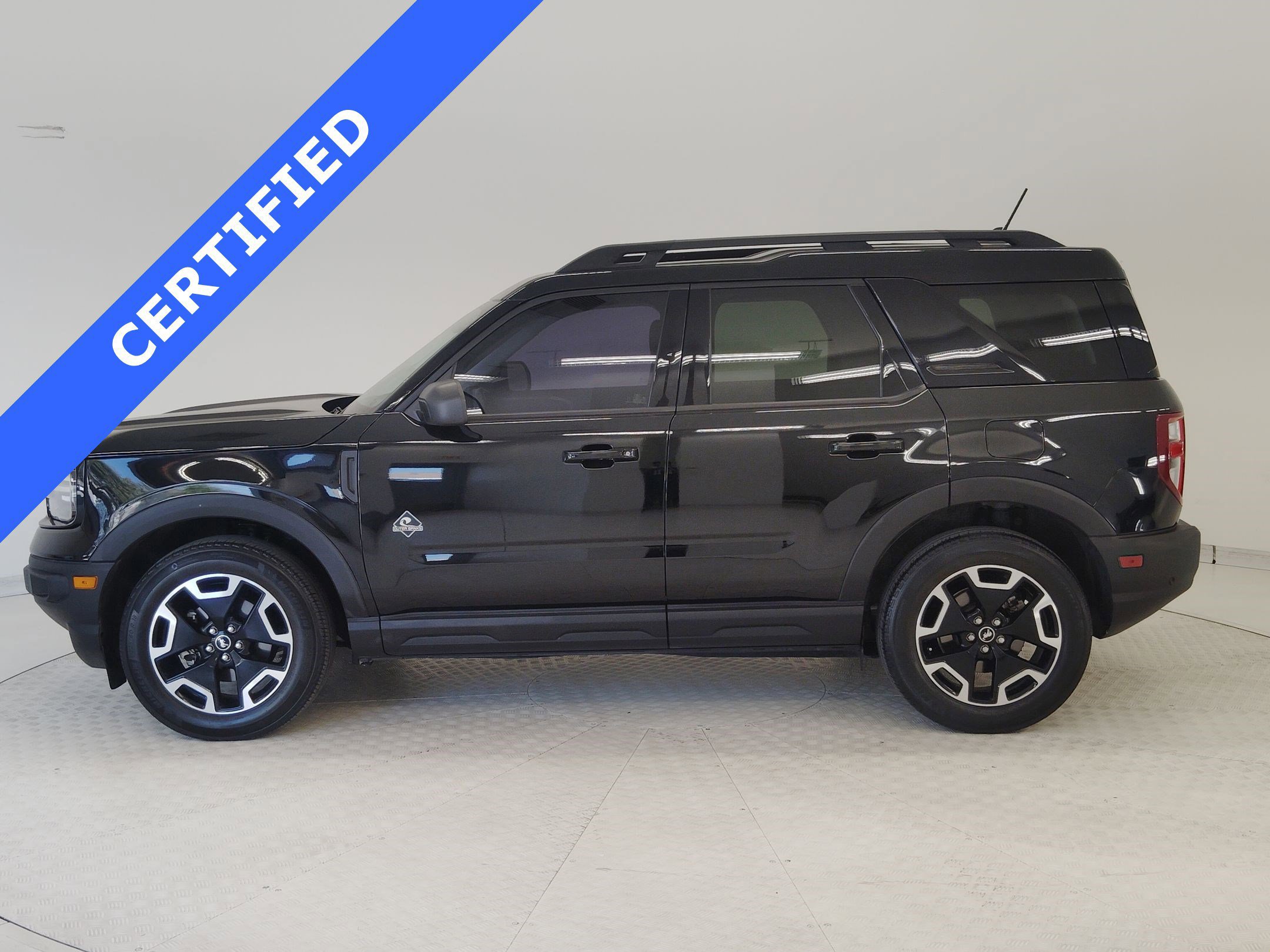 Certified 2023 Ford Bronco Sport Outer Banks w/ Tech Package image 2