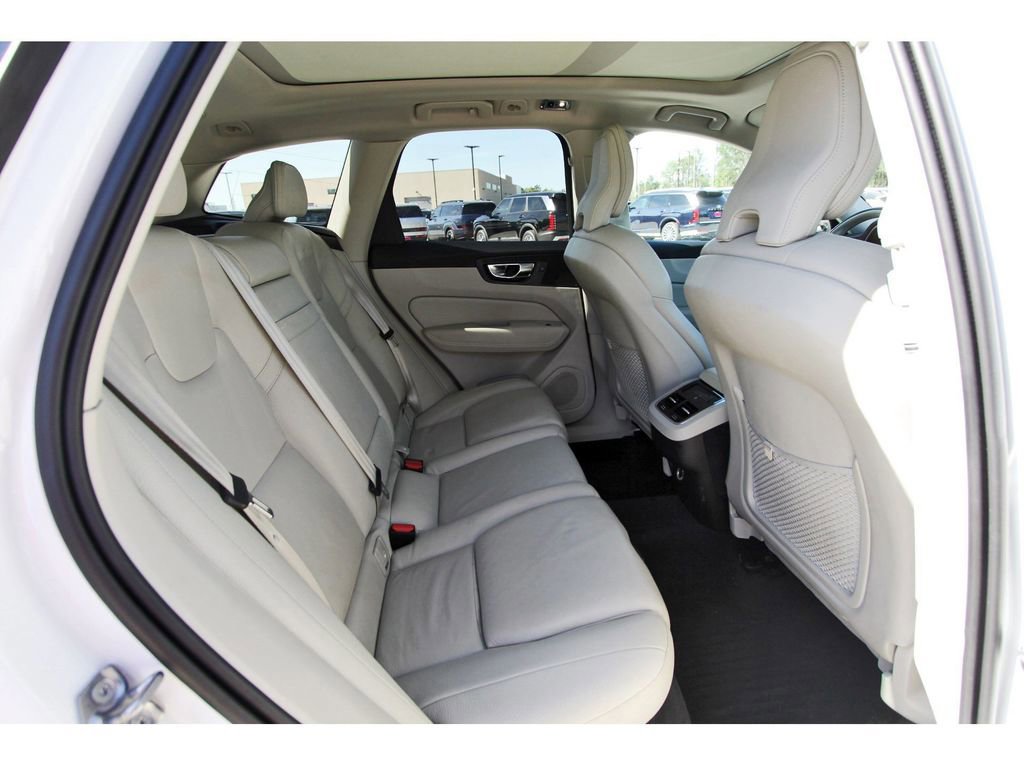 Used 2020 Volvo XC60 T6 Inscription w/ Protection Package Premier image 10