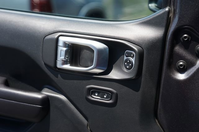 Used 2018 Jeep Wrangler Rubicon AWD/4WD image 25