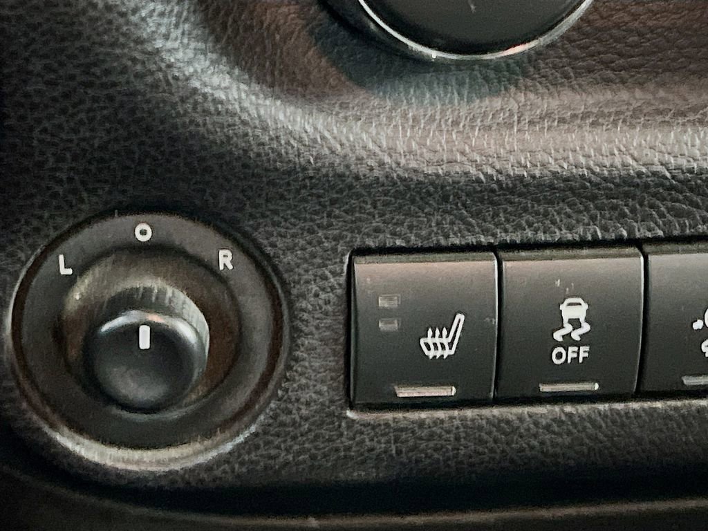 Used 2017 Jeep Wrangler Unlimited Sahara AWD/4WD image 26