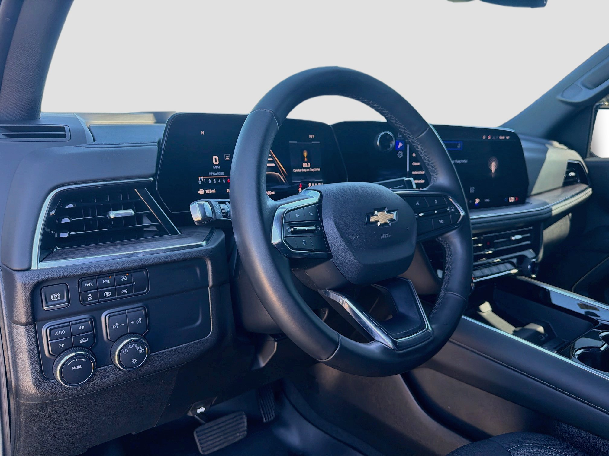 Used 2025 Chevrolet Tahoe LS AWD/4WD image 9