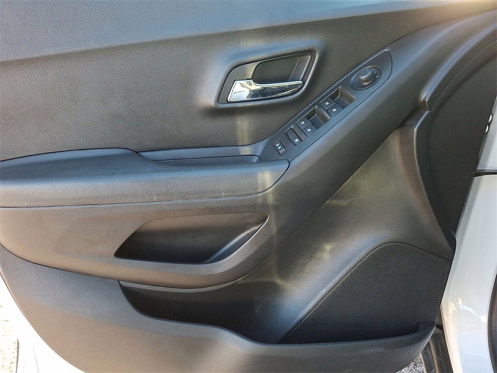 Used 2018 Chevrolet Trax LS image 10