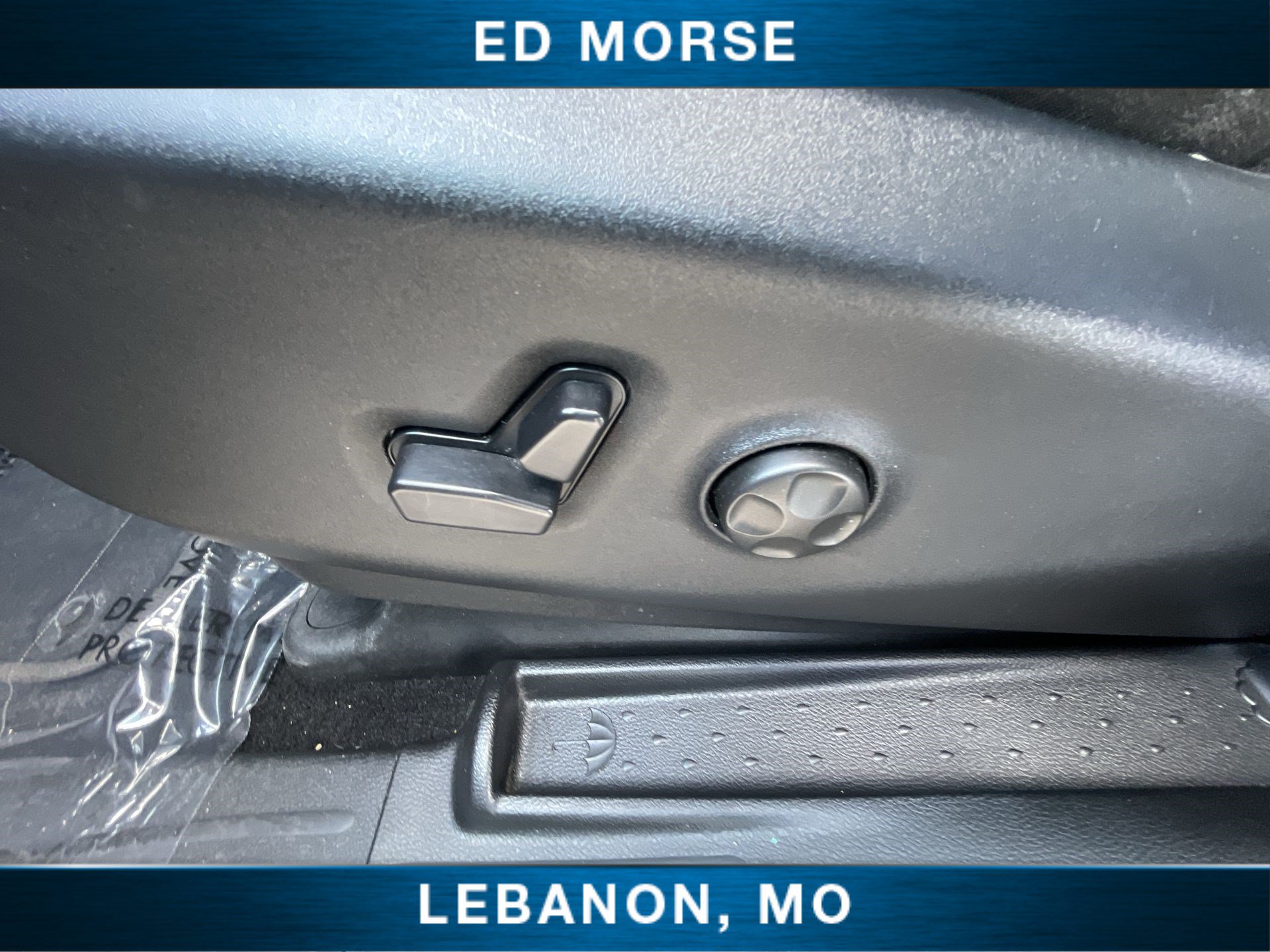 Used 2025 Chrysler Pacifica Select FWD image 32