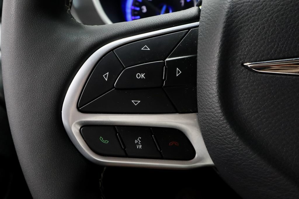 Used 2025 Chrysler Pacifica Select FWD image 27