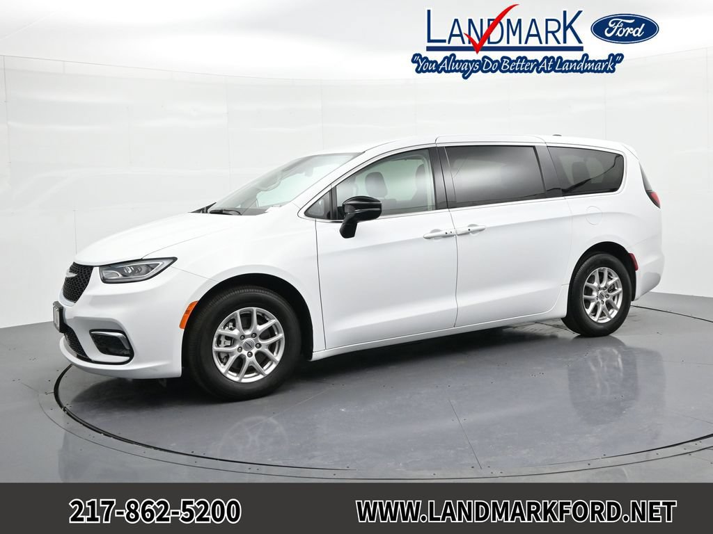 Used 2024 Chrysler Pacifica Touring-L FWD image 1