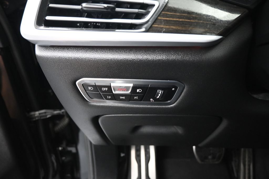 Used 2020 BMW X7 xDrive40i w/ M Sport Package AWD/4WD image 21