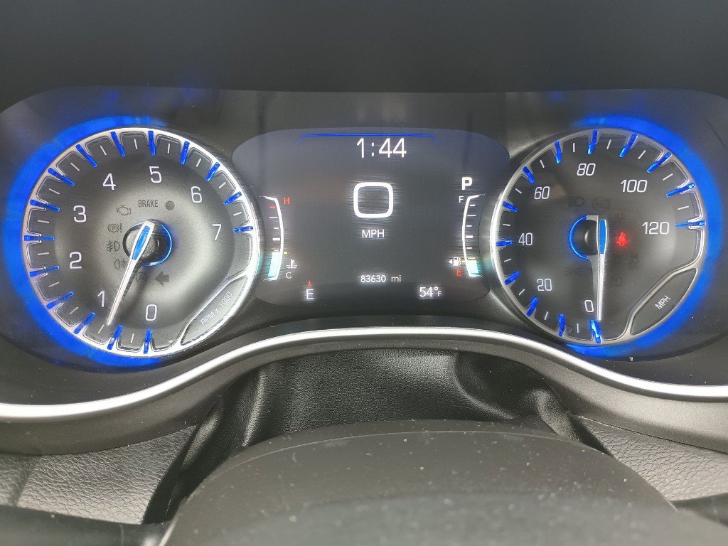 Used 2022 Chrysler Pacifica Touring-L w/ Uconnect Theater Family Group image 18