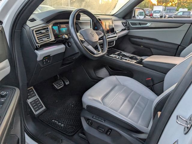 Used 2024 Volkswagen Atlas Cross Sport SEL R-Line AWD/4WD image 9