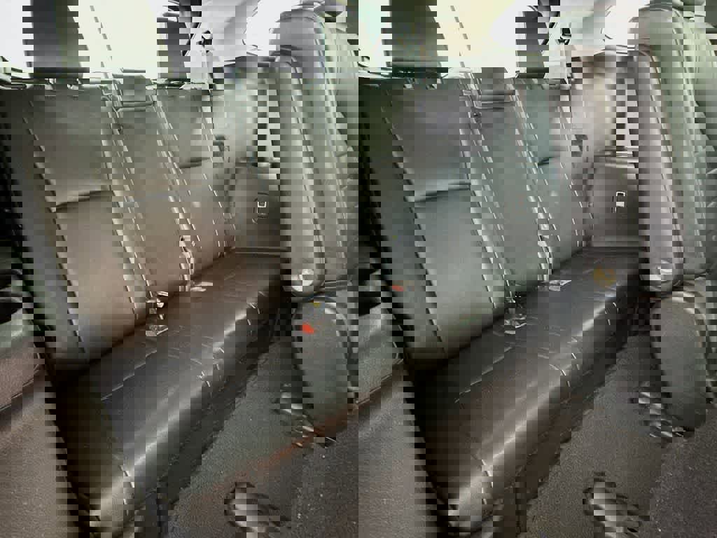 Used 2020 Toyota Highlander XLE image 32