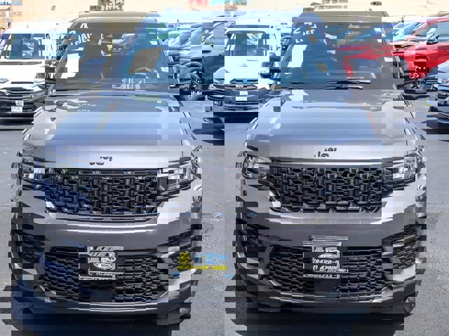 Used 2024 Jeep Grand Cherokee Altitude image 5