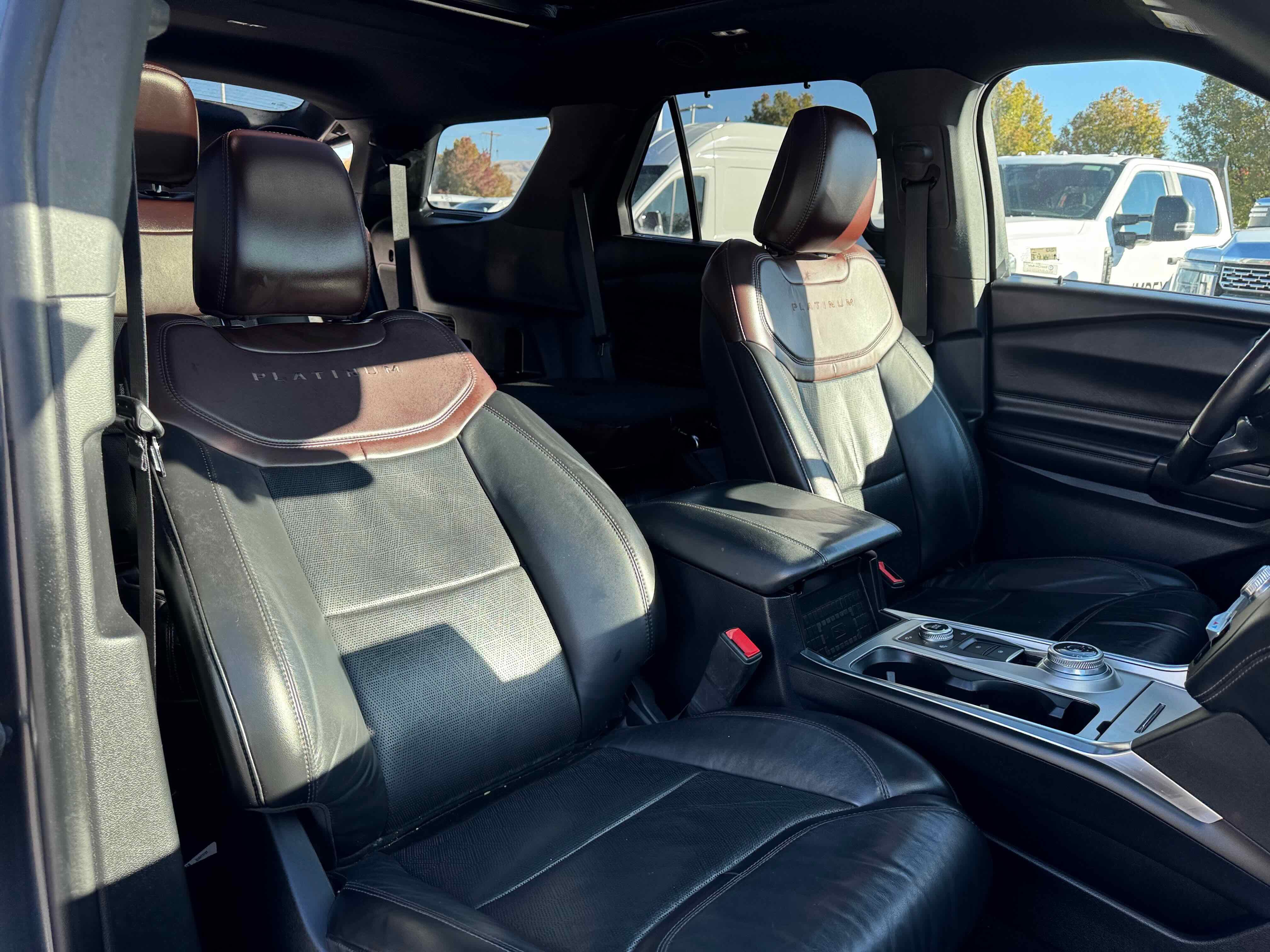 Certified 2020 Ford Explorer Platinum w/ Premium Technology Package image 33