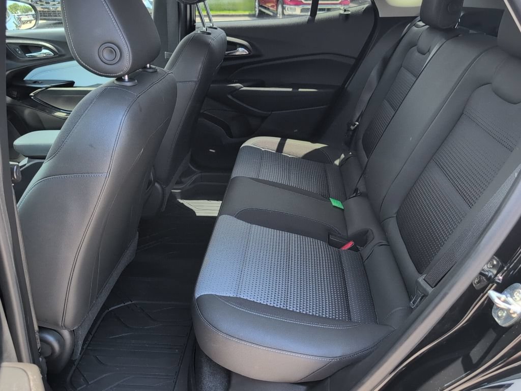 Used 2024 Chevrolet Trax LT w/ Sunroof Package FWD image 12