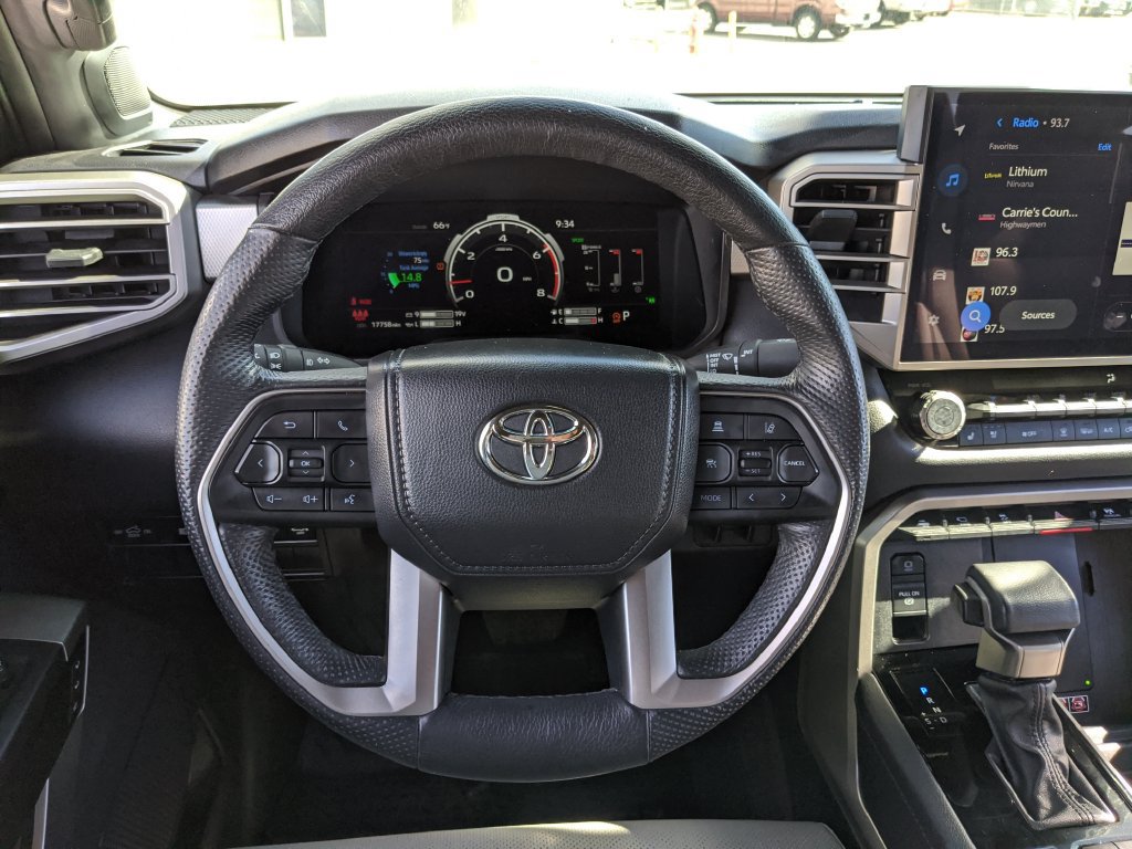 Used 2025 Toyota Tundra Limited AWD/4WD image 11
