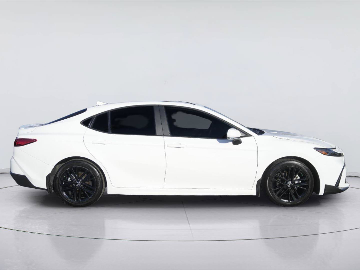 Used 2025 Toyota Camry SE w/ Convenience Package FWD image 5