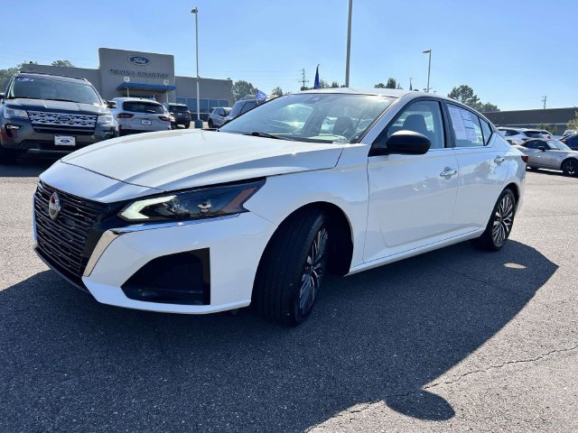 Used 2025 Nissan Altima 2.5 SV FWD image 11