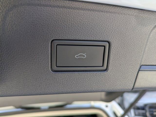 Used 2023 Volkswagen Atlas SEL Premium image 22