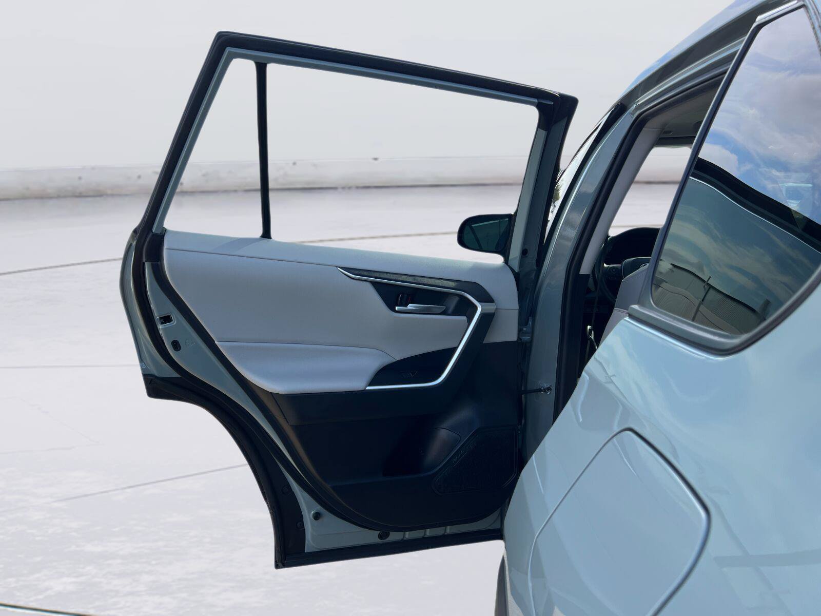 Used 2023 Toyota RAV4 XLE Premium FWD image 15