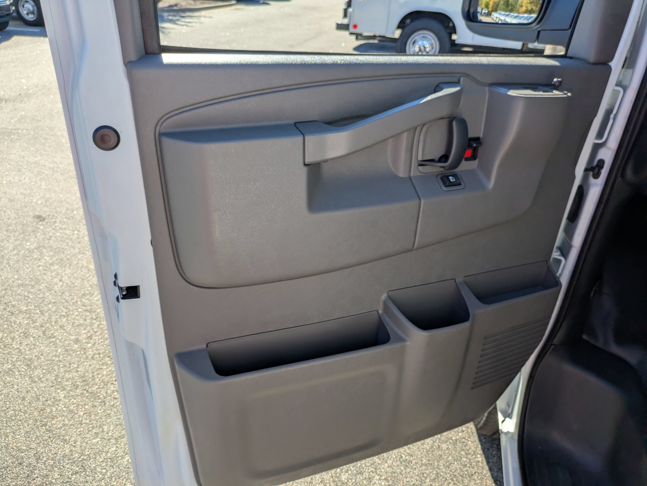 Used 2025 Chevrolet Express 3500 Extended w/ Driver Convenience Package RWD image 14