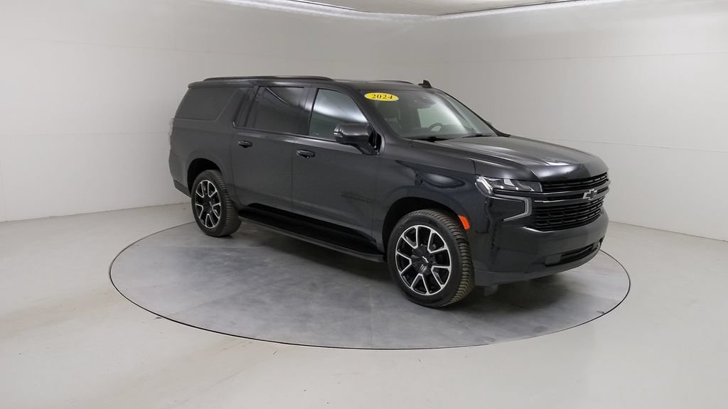 Used 2024 Chevrolet Suburban RST w/ Luxury Package AWD/4WD image 12